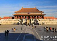 故宫建于哪个朝代，始建于明成祖永乐四年(是明清两朝的宫殿)