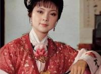 红楼梦薛宝钗的性格特点，大智若愚懂得处事道理(封建淑女的典型)