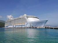 世界上最大的邮轮，海洋绿洲号(是泰坦尼克号的五倍)