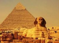 世界上最小的金字塔，孟考勒金字塔(高66.5米/长108.7米)