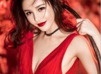 《追龙2》女主邱意浓八卦，靠大胸 大长腿成为晶女郎(火爆全网)
