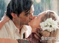 法式接吻的九种方式，深吻和吸吮式最常见(提升接吻技巧)