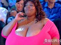 吉尼斯最大胸纪录保持者，斯蒂斯(胸围102ZZZ/胸重77斤)