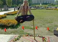 印度悬空术揭秘图解，看完让你也会悬空超能力