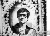 向华强杀了李小龙全家，李小龙和儿子李国豪死亡都太过离奇