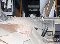 云南商场楼层坍塌，已救出的三人均无生命危险