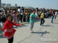 1分钟跳绳世界纪录，英国女孩Beci Dale一分钟332次打破记录