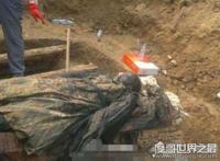 河南周口惊现完整的清朝干尸，大半夜竟诈尸逃跑了