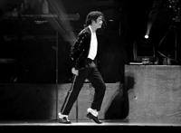 舞王迈克尔杰克逊怎么死的，被私人医生注射药物导致猝死