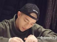 屈楚萧多大了，官方资料上他出生于1994年(爆料者称是1990年)