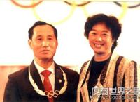 中国第一个打破世界纪录的运动员，陈镜开(1956年破挺举纪录)