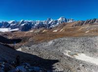 世界上最高大的高原青藏高原，总面积近300万平方公里平均海拔4500米