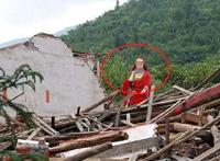 汶川地震灵异图片，鬼脸出没蓝色灵魂四处飘荡