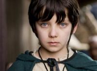 没长残的童星阿沙·巴特菲尔德，年仅18岁身高183