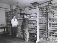世界上第一台电脑，诞生于1946年(占地150平方米/重30吨)