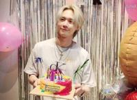 泫雅为男友庆生照片曝光 泫雅男友金晓钟生日现场曝光太浪漫了