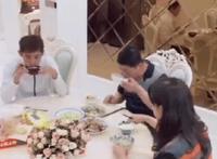 吓坏观众，张继科和镜子里的动作不一样什么鬼？灵异事件？