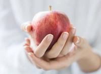 胆固醇在眼中的沉积:症状和治疗