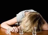 如何处理老年酗酒问题