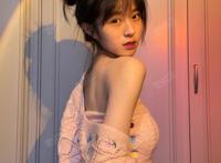 抖音水冰月个人资料简介，女网红水冰月生活照写真