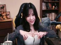 曾经斗鱼“三S”御宅囧卡卡晒出莫发合照 感慨什么都做不了