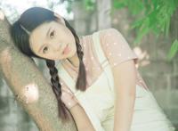 霸占了各大娱乐头条当红女星，没想到还有模特身份的她！