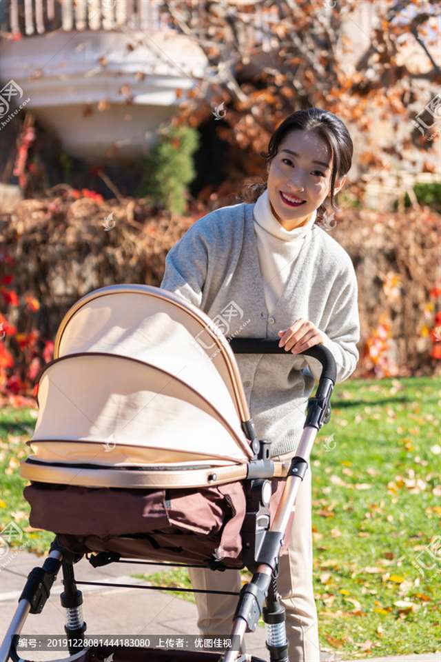 推着婴儿车的妈妈们749 maclaren婴儿车系列