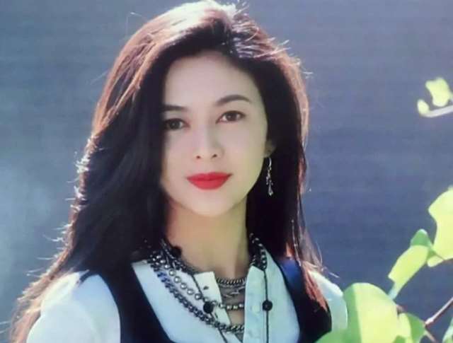 刘銮雄怎样玩关之琳 高尔夫球玩法是怎么插