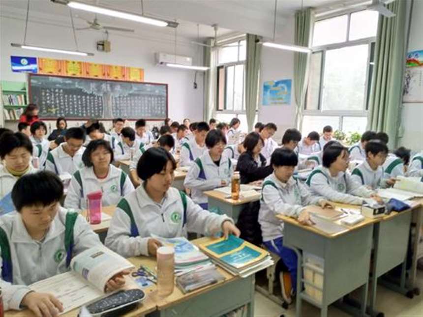 贵阳一中高一教室发生了啥 贵阳一中高一王雨婷
