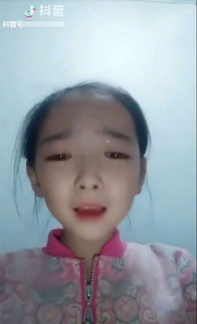 小女孩抖音直播死妈:哭着喊妈妈被车撞死了,去医院已经晚了!