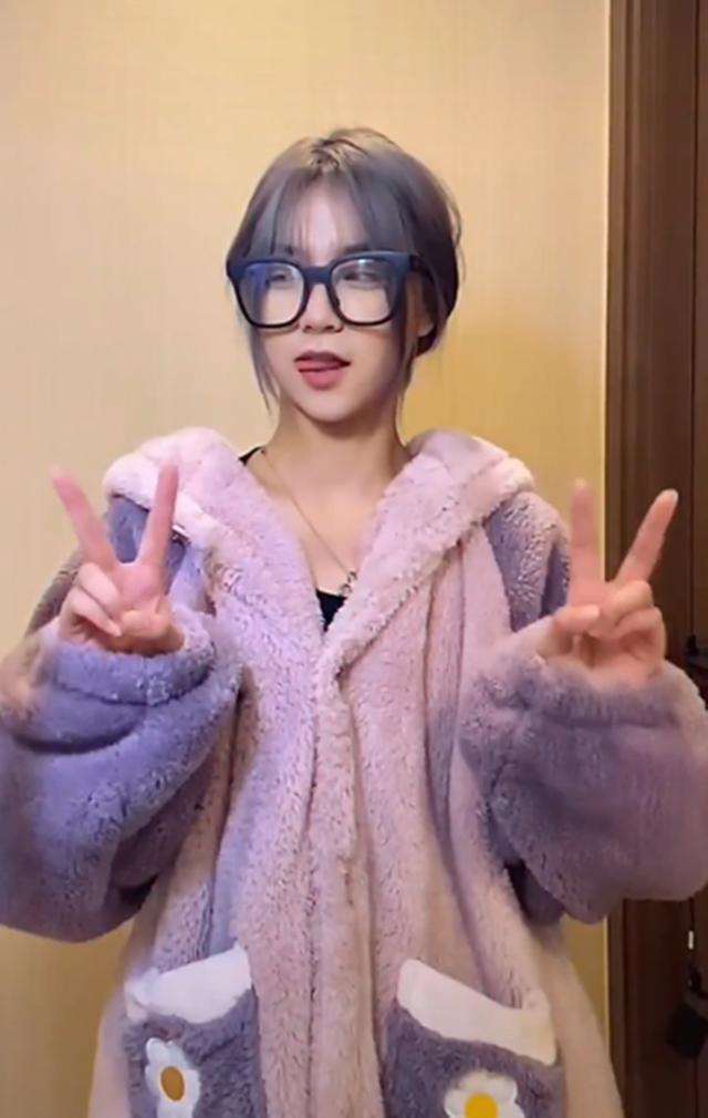 刀小刀阳台事件原视频