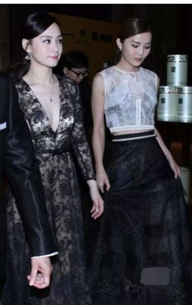 阿娇黑色蕾丝透视深v礼服,好身材若隐若现,网友直呼陈