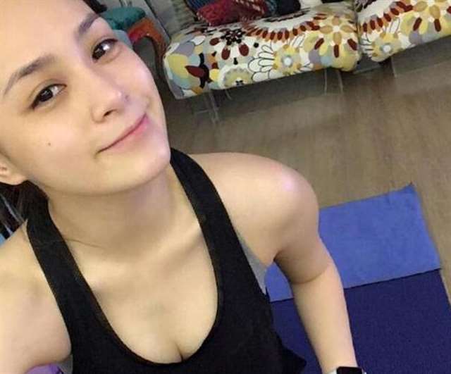 阿娇更新微博,晒出一张运动健身的照片,照片中阿娇身穿一件黑色运动