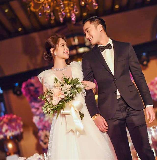 阿娇最新写真公开,自曝12月在港举行婚礼,网友:上次不