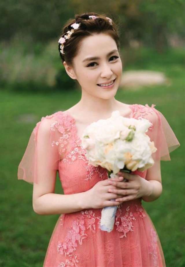 阿娇钟欣潼结婚了!回顾索娇广告电视最美婚纱造型