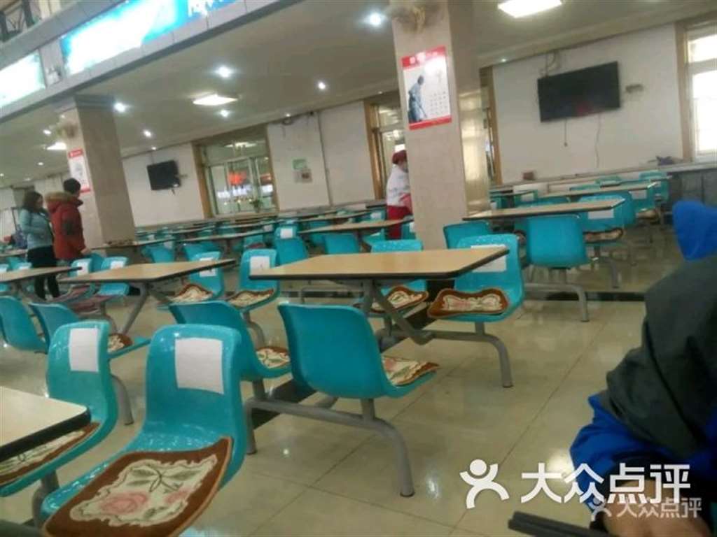 食堂视频3分2秒 东北大学食堂喝奶是什么情况