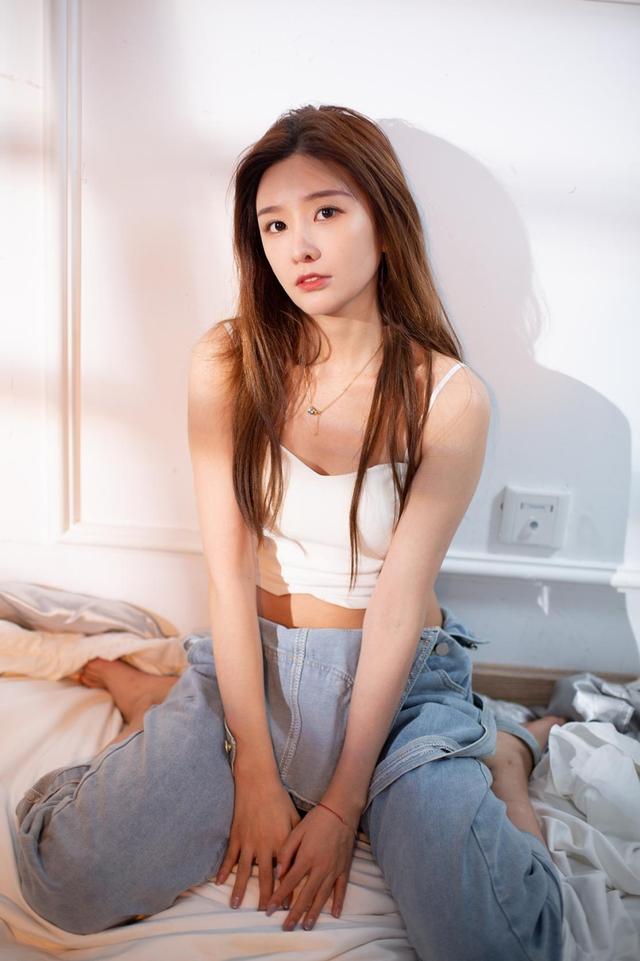 虎说S11林七七当场脱鞋 抛开滤镜美颜依旧迷人可爱