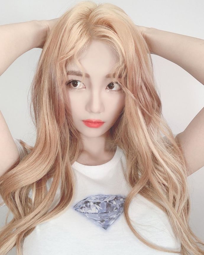 黑料不打烊肾虚十八连 Berry（빛베리）晒性感美照！