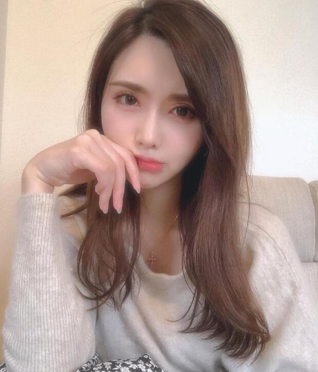 日韩混血儿@Kika紧身衣凸显好身材