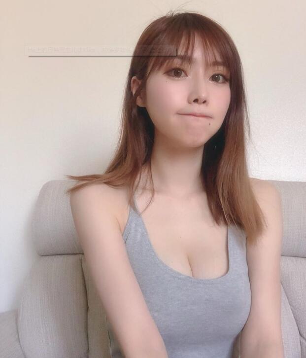 日韩混血儿@Kika紧身衣凸显好身材