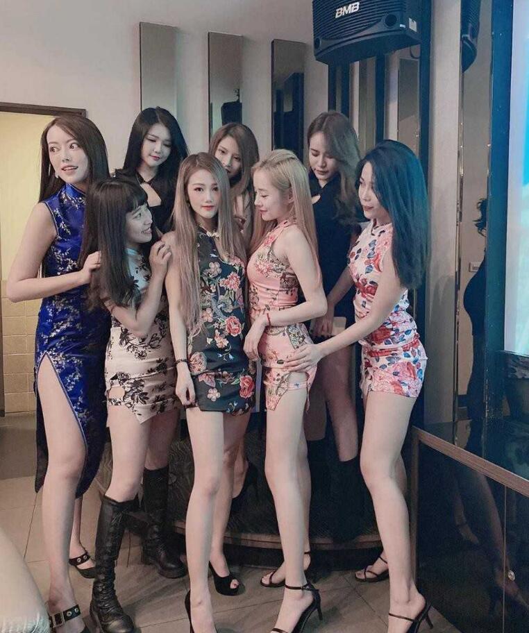 台湾SWAG圣诞麋鹿妹chinhbaby新片 旗袍+哪吒辫你喜欢吗？