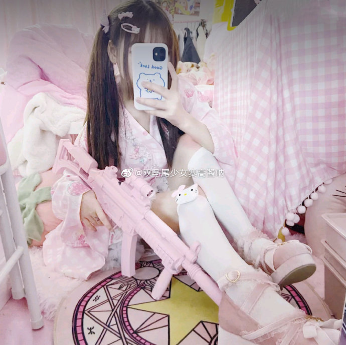 双马尾少女赛高JK水手服&草莓萝莉裙写真