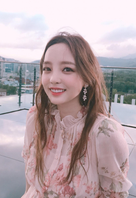 具荷拉前男友获刑一年 曾用私密视频逼荷拉下跪求饶