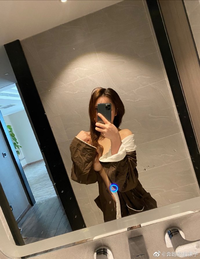 奔跑的晶骡子福利视频 奔跑的晶骡子三人沙滩不雅照片