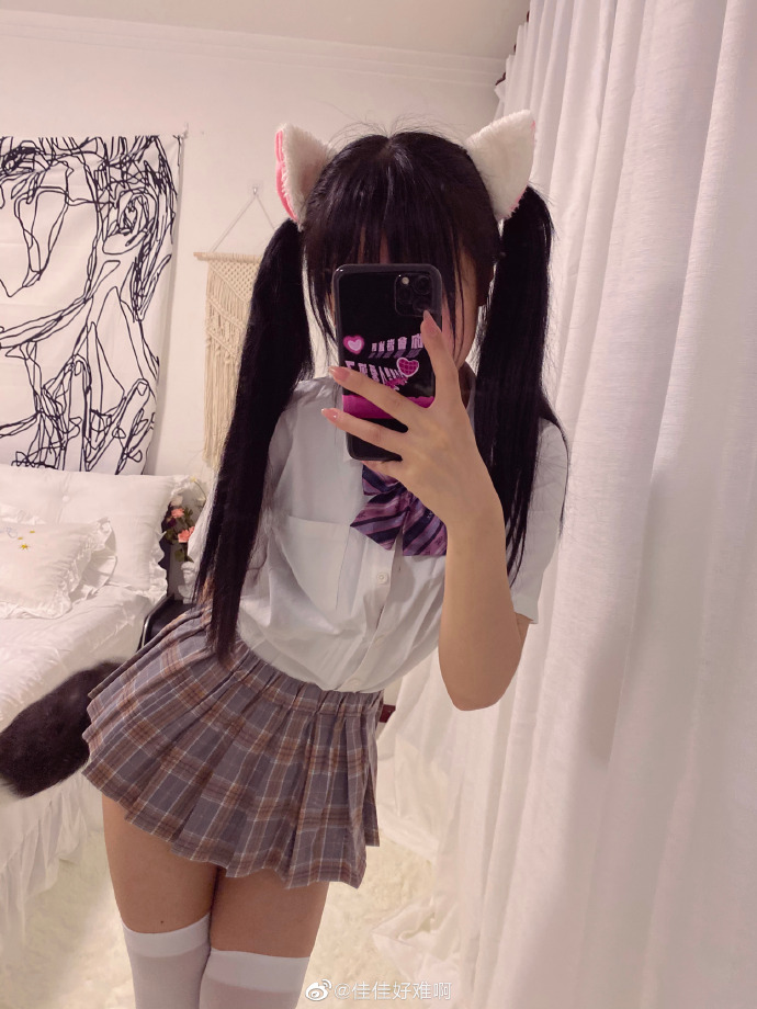 黑料不打烊@佳佳好难啊最新双马尾coser写真 