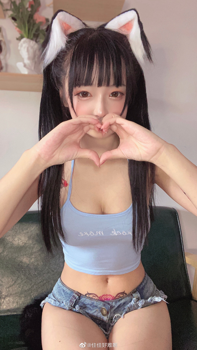 黑料不打烊coser网红@佳佳好难啊最新写真集