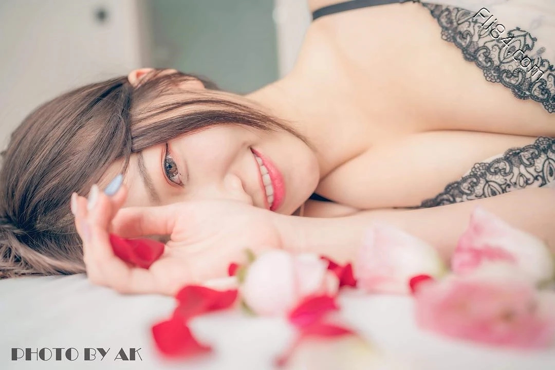 小筑Nina性感又撩人难怪一堆司机死追随着她!