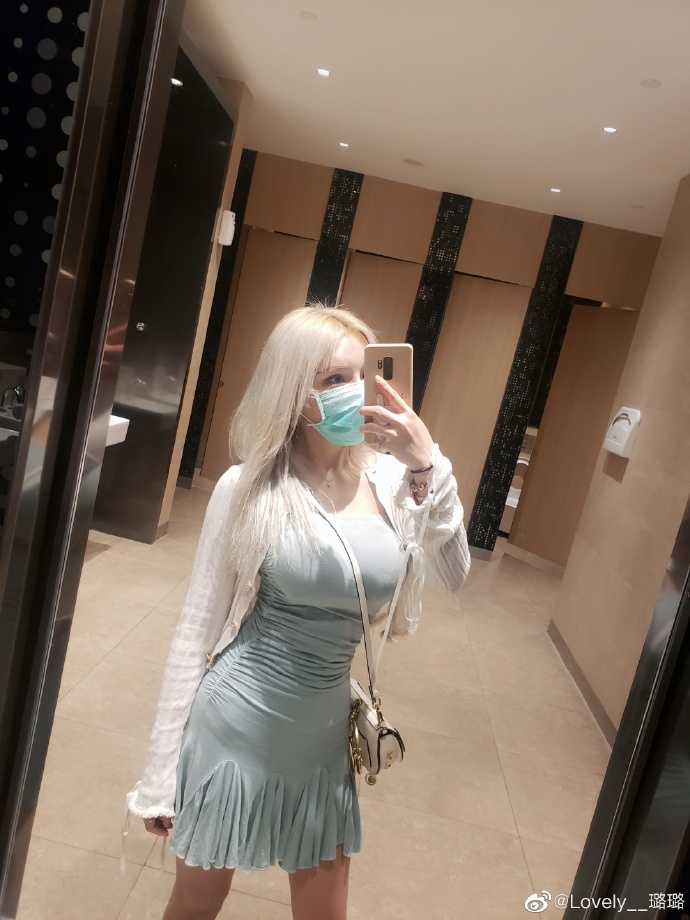 折耳鱼不呼吸最新写真视频 Lovely璐璐开始做写真模特