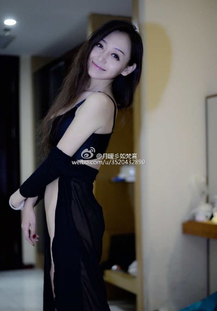 最新微博红人月暖彡如梵音写真图 笙凉似蛊是谁？