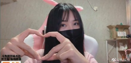 一条小团团露脸登录微博热搜 参与公益活动为湖北品牌直播带货